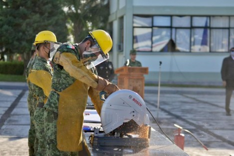 El evento, dijo el comandante de la 26ª Zona Militar, General de Brigada José Francisco Camarena Hernández,busca generar conciencia sobre las repercusiones legales del uso y portación mediante la aplicación de la Ley Federal de Armas de Fuego y Explosivos, con acciones que permitan visualizar indicadores en la prevención del delito y el desarrollo social.