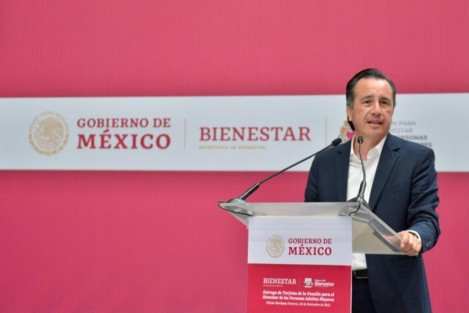  La derrama económica que llega directamente a los derechohabientes de programas sociales no es comparable con ningún otro esquema o inversión de los gobiernos neoliberales que tanto presumían, presumió el gobernador Cuitláhuac García Jiménez.
