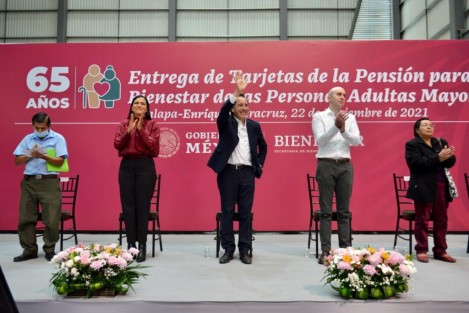 Este lunes se hizo entrega de tarjetas de la Pensión para el Bienestar de las Personas Adultas Mayores, donde Veracruz registra un 83 por ciento de avance en la meta de nuevos registros.  