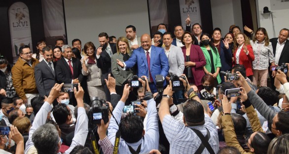 Con la presencia de muchos invitados especiales y con motivo de la Glosa del Tercer Informe, el secretario de Gobierno Eric Cisneros Burgos compareció ante la Comisión Permanente de Gobernación de la LXVI Legislatura de Veracruz para informar de los programas y acciones instrumentadas por las áreas a su cargo durante 2021.