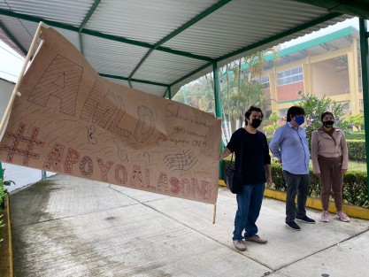 En este día del Músico, maestros de la que fuera la Orquesta de la Nueva Escuela Mexicana (ONEM) en Coatepec, Ver., se manifestaron para exigir el  pago del adeudo de sueldos del periodo julio a octubre 2020, cuando fueron notificados de la suspensión de este proyecto (antes Esperanza Azteca) que impulsara durante su paso por la SEP, Esteban Moctezuma. 