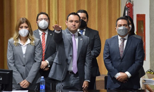 El Secretario de Finanzas, José Luis Lima Franco, acompañado de su equipo de colaboradores, compareció ante la Comisión de Hacienda del Congreso del Estado,como parte de la glosa del Tercer Informe de Gobierno de Cuitláhuac García.