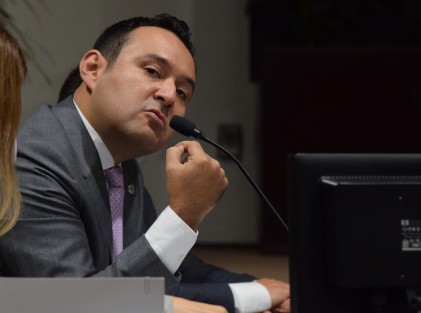 El titular de SEFIPLAN explicó que no ha podido lograr un ahorro, debido a que hay gasto ordinario comprometido, el Estado es deficitario, por lo que no se pueden generar ahorros, destacó.