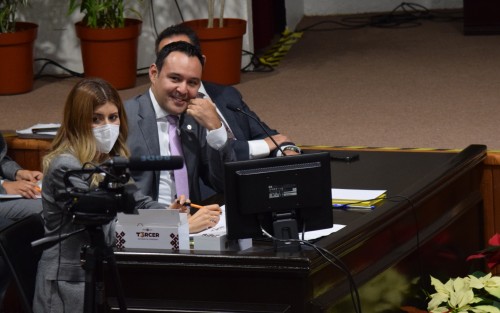 Se informó que se solicitará un nuevo préstamo por mil 600 mdp, para hacer frente a los  gastos de fin de año e inicios del próximo; sin embargo, estos créditos han ido reduciendo en monto año con año (2400 en 2019, 1800 en 2020); han sido préstamos quirografarios pagaderos a un año, que no incrementan la deuda estatal. 