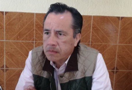 El gobernador Cuitláhuac García Jiménez dijo el presupuesto de egresos 2022 se aplicará en atender la infraestructura carretera, sanitaria, de obra pública y para abatir el rezago social generado en los últimos 30 años.
