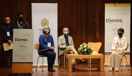  Como parte del Festival Diente de León, se llevó a cabo la charla <em>El papel de las mujeres en la ilustración: artistas independientes</em>, en la que participaron las creadoras visuales Leslie Michelle Rivas, Karla Murayama, Maia Huasca y Daniela Colorado Mora, como moderadora. 