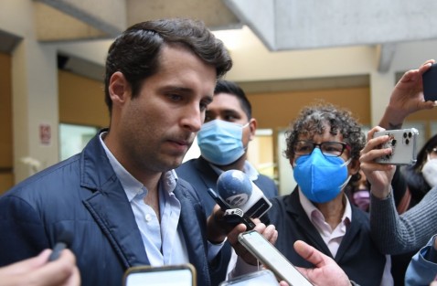 En entrevista personal, Bingen Rementería acusó a la familia Yunes de perder el control, la cordura y el sano juicio, ya que a través de su incondicional, senadora Indira Rosales, acusaron a él y al senador Julen Rementería, de  actuar en contubernio con el actual dirigente estatal del PAN, Joaquín Guzmán Avilés en contra de Tito N.