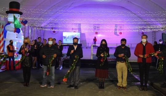 Cientos de coatepecanos se dieron cita para la inauguración del Festival Orgullo Navideño Tercera Edición, que incluye una pista de patinaje sobre hielo, la remodelación del parque Miguel Hidalgo del Pueblo Mágico de Coatepec; el gobernador Cuitláhuac García encabezó el evento.
