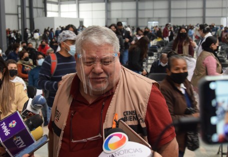 El Delegado del Bienestar, Manuel Huerta, justificó el conflicto en el módulo de vacunación del Gimnasio Omega, en la actual campaña para jóvenes de 15 a 17 años argumentando que también se está inmunizando a rezagados de todas las edades.  
