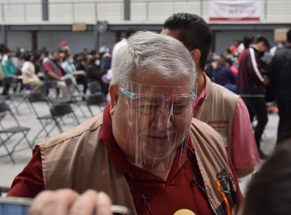 El Delegado de Programas para el Desarrollo, Manuel Huerta Ladrón de Guevara, estima que para finales de diciembre se llegue al 80 por ciento de la población que ya cuente con al menos la primera dosis del biológico anti-COVID, y comentó que los operativos continuarán el próximo año.

