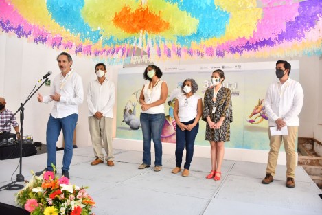  El Instituto Veracruzano de la Cultura inauguró este día la 31ª FNLIyJ Edición Veracruz, que se presenta del 1 al 5 de diciembre en el Centro Cultural Exconvento Betlehemita, ubicado en el Centro Histórico de Veracruz; fiesta donde se dan cita el libro y la palabra con la intención de fomentar la lectura entre niñas, niños y jóvenes.