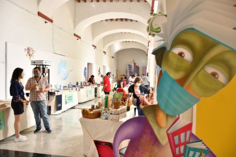  El Instituto Veracruzano de la Cultura inauguró este día la 31ª FNLIyJ Edición Veracruz, que se presenta del 1 al 5 de diciembre en el Centro Cultural Exconvento Betlehemita, ubicado en el Centro Histórico de Veracruz; fiesta donde se dan cita el libro y la palabra con la intención de fomentar la lectura entre niñas, niños y jóvenes.
