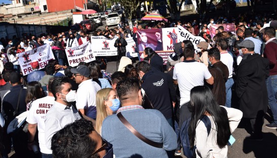 Fueron cientos de maestros de los diferentes sindicatos, quienes arribaron desde temprano para poder escuchar el mensaje del secretario, y así poder regresar a sus aulas a platicarles a sus alumnos.