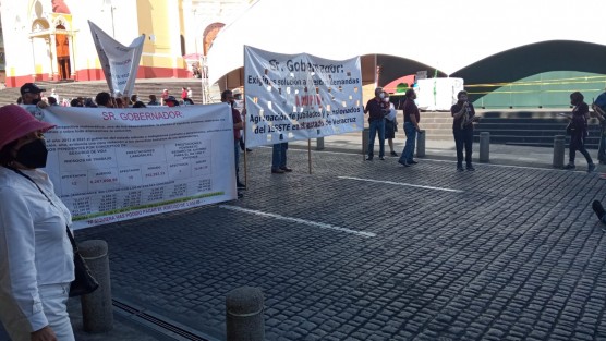 Por algunos minutos   los jubilados del AJUPIV bloquearon completamente la avenida  Enríquez; exigen pagos. 