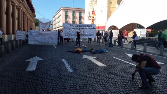 Por algunos minutos   los jubilados del AJUPIV bloquearon completamente la avenida  Enríquez; exigen pagos. 