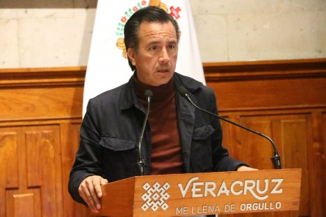 El Gobernador Cuitláhuac García dijo que la detención del alcalde electo de Lerdo de Tejada, Fabián N, es prueba de que en su administración no hay complicidades. Felicitó a la Fiscalía por actuar sin criterios políticos ni ver tiempos electorales.