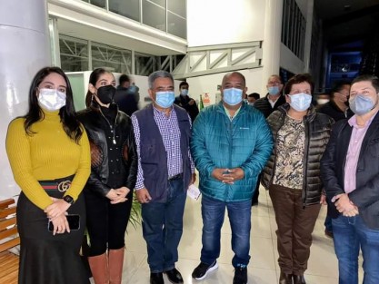 En el programa orgullo navideño, el Alcalde de Teocelo, Mario Chama y Presidenta del DIF municipal, Mara Chama, asistieron al encendido navideño del DIF Estatal, con la Titular Rebeca Quintanar Barceló , Gobernador Cuitláhuac García Jiménez, Secretario de Gobierno Eric Cisneros Burgos y la Fiscal General del Estado Lic. Verónica Hernández Giadans.