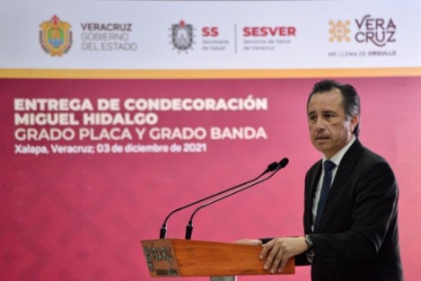 El Gobernador dijo que una de las lecciones aprendidas es que se deben enarbolar siempre los valores de quienes sirven a los demás, sobre todo en la salud; al mismo tiempo, agradeció a la Federación que galardonara a un importante número de profesionales que salvaron vidas, <em>es real, tenemos datos de cómo su labor hizo que no necesariamente contraer COVID significara la muerte. Salvaron a muchos</em>.

