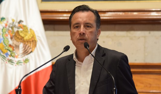 Como se había comprometido, el Gobernador Cuitláhuac García expuso su postura con relación a la orden de aprehensión contra Javier N, destacando que la carpeta fue iniciada en el bienio anterior que impuso a Jorge N como fiscal.