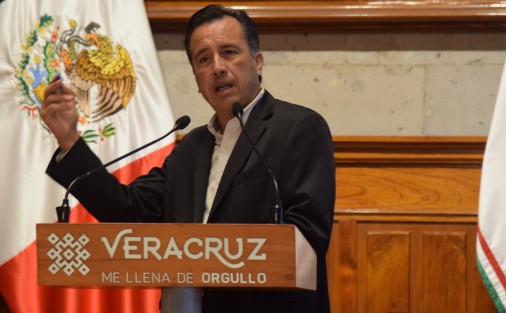 <em>Una investigación hecha con las patas, intencionalmente</em> expresó el Gobernador Cuitláhuac García al considerar que la forma fue producto de los acuerdos entre el imputado, Miguel Ángel Yunes Linares y la Secretaría de Gobierno. <em>Jorge N la guardó cuando inicié mi gobierno y fue hasta la llegada de la fiscal Verónica Hernández Giadáns que se volvió a retomar</em>. 