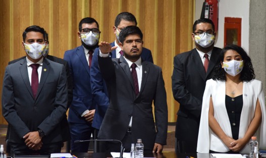 Iván Joseph Luna, coordinador de Comunicación Social, compareció ante la comisión de gobernación como parte del tercer Informe de Gobierno del gobernador Cuitláhuac García Jiménez. 