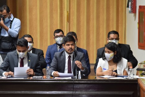 Iván Joseph Luna, coordinador de Comunicación Social, compareció ante la comisión de gobernación como parte del tercer Informe de Gobierno del gobernador Cuitláhuac García Jiménez. 