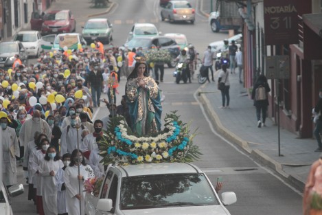 Con motivo de celebrarse este miércoles el día de la Inmaculada Concepción, y la conclusión del Año de San José, decretado por el Papa Francisco, feligreses de la Catedral de Xalapa y la Parroquia de San José, realizaron una procesión que partió de Los Berros y culminó con una eucaristía en la Catedral. 