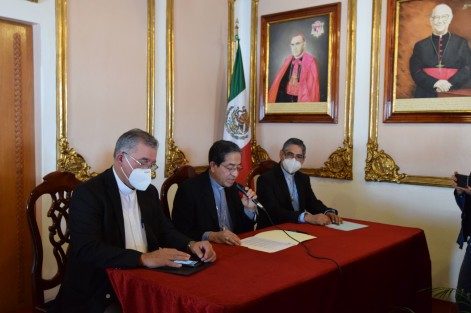 El Administrador Apostólico de la Arquidiócesis de Xalapa, Mons. José Trinidad Zapata, en rueda de prensa, en el Arzobispado, anunció que el Papa Francisco nombró a Monseñor Jorge Carlos Patrón Wong, como nuevo Arzobispo de Xalapa.