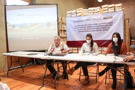 Con el fin de conocer el catálogo de obras disponibles y el correcto ejercicio del presupuesto para la aplicación del Fondo de Aportación para la Infraestructura Social (FAIS), el Delegado de Programas para el Desarrollo, Manuel Huerta Ladrón de Guevara, se reunió con autoridades municipales electas de la zona de Xalapa. 