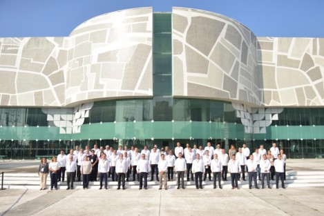 El gobernador Cuitláhuac García Jiménez se tomó la fotografía oficial con Secretarios de Hacienda del país en el marco de la Reunión Nacional de Funcionarios Fiscales. El World Trade Center alberga las actividades de este encuentro, que es privado.