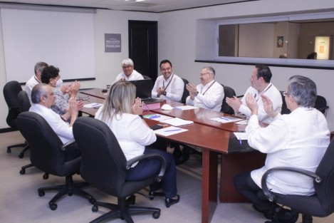 Durante la quincuagésima Reunión Nacional de Funcionarios Fiscales que se desarrolla este viernes en el World Trade Center, el titular de la Secretaría de Finanzas y Planeación (SEFIPLAN), José Luis Lima Franco, recibió la estafeta de forma unánime, por la plenaria, como presidente de la Junta de Coordinación Fiscal de la Comisión Permanente.