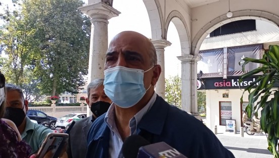 El alcalde electo de Xalapa, Ricardo Ahued, dijo que el hecho que la mayoría del cabildo será de Morena, no afectará las decisiones que se tomen; se escuchará a todos y él defenderá sus propuestas cuando considere que son positivas. 