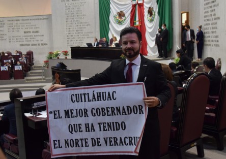 Con el respaldo de funcionarios y la mayoría en el Congreso, el Gobernador Cuitláhuac García Jiménez se presentó ante legisladores locales para comparecer como parte  de la glosa de su 3er año de Gobierno del Estado de Veracruz. 