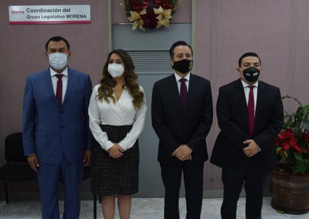 Con el respaldo de funcionarios y la mayoría en el Congreso, el Gobernador Cuitláhuac García Jiménez se presentó ante legisladores locales para comparecer como parte  de la glosa de su 3er año de Gobierno del Estado de Veracruz. 