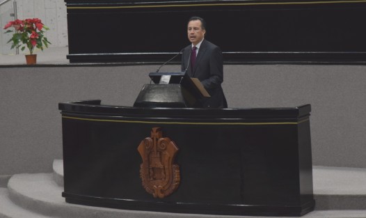 El gobernador Cuitláhuac García Jiménez acudió al Congreso del Estado a comparecer con motivo del Tercer Informe y presentar los logros obtenidos a mitad de su gobierno; además de expresar su opinión política en el marco del ejercicio democrático y con pleno respeto a los partidos y sus representantes.

