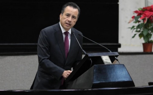 El gobernador Cuitláhuac García Jiménez acudió al Congreso del Estado a comparecer con motivo del Tercer Informe y presentar los logros obtenidos a mitad de su gobierno; además de expresar su opinión política en el marco del ejercicio democrático y con pleno respeto a los partidos y sus representantes. 