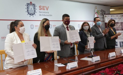 El Gobierno del Estado, mediante la Secretaría de Educación (SEV), signó un convenio de  colaboración con  la  Oficina del Programa de Naciones Unidas para la Educación (UNESCO) México y el Instituto Natura  México A. C.xa, refrendando así el compromiso de continuar trabajando para  que la niñez veracruzana desarrolle competencias para la vida. 
