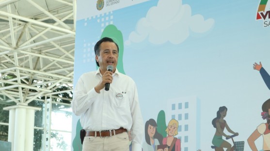 Ante estudiantes de Educación Media Superior y Superior, el gobernador Cuitláhuac García Jiménez resaltó que el compromiso y participación de los jóvenes por contribuir al desarrollo sostenible del estado son de gran importancia.

