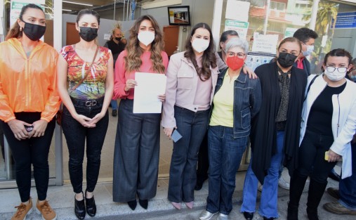 La diputada priista Anilú Ingram presentó una denuncia en las oficinas de la Fiscalía General del Estado, contra el titular de la Secretaría de Salud (SS), Roberto Ramos Alor por violencia política en razón de género, debido a la forma en que se dirigió a ella en su comparecencia con una serie de frases y estereotipos.  