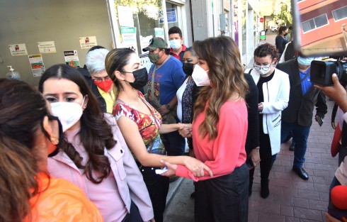 La diputada priista Anilú Ingram presentó una denuncia en las oficinas de la Fiscalía General del Estado, contra el titular de la Secretaría de Salud (SS), Roberto Ramos Alor por violencia política en razón de género, debido a la forma en que se dirigió a ella en su comparecencia con una serie de frases y estereotipos.  