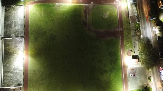 En Banderilla, la Unidad Deportiva Ángel Franco (El Gallito), ya cuenta con iluminación en la pista de atletismo, así, todos los deportistas que practican este deporte muy temprano o bien por la noche, podrán realizar actividad física tanto en la pista como en el área de aparatos funcionales, con el alumbrado necesario y con un elemento de la vigilancia preventiva al pendiente y a sus órdenes. 
