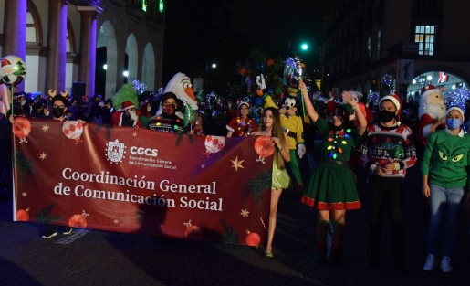 Por alrededor de dos horas el desfile navideño organizado por el Gobierno del Estado, recorrió calles del centro de la capital, para beneplácito de chicos y grandes que luego de dos años de actividades restringidas están ansiosos de vivir momentos de distracción