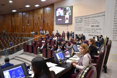 El Pleno de esta Soberanía aprobó con 33 votos el dictamen con proyecto de Decreto que actualiza la Ley de Coordinación Fiscal para el Estado y los Municipios de Veracruz de Ignacio de la Llave en cuanto a la distribución del 30 por ciento del excedente del Fondo de Fomento Municipal, que es ministrado a la entidad por la Secretaría de Hacienda y Crédito Público (SHCP).