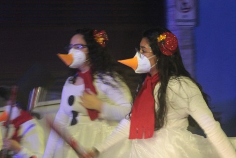 Desde hace ya varios años estos jóvenes católicos con  su Caravana Navideña han tratado de recordar a las personas el verdadero significado de la Navidad, hoy en día tan comercializada.