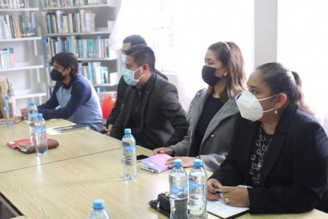 Reunión inédita de comité de recepción y comité de entrega de la Administración Pública Municipal 2018-2021 de Teocelo, Ver., como lo establece el artículo 21 de la Ley No. 336 de Entrega y Recepción del Poder Ejecutivo y Administración Pública Municipal con el Alcalde Electo y su equipo de colaboradores.