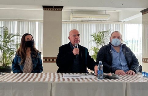 El coordinador nacional de Movimiento Ciudadano, senador Dante Delgado, dijo que la detención de José Manuel del Río, tiene claros fines políticos, pues es un acto más de represión y persecución política ordenado por Cuitláhuac García y ejecutado por la Fiscalía de Veracruz, la cual carece de toda autonomía.