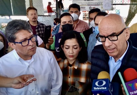 Los senadores Ricardo Monreal y Dante Delgado estuvieron en el Penal de Pacho Viejo, donde manifestaron su respaldo al secretario Técnico del Senado, José Manuel N, detenido como presuntor autor intelectual de homicidio de un ex candidato.