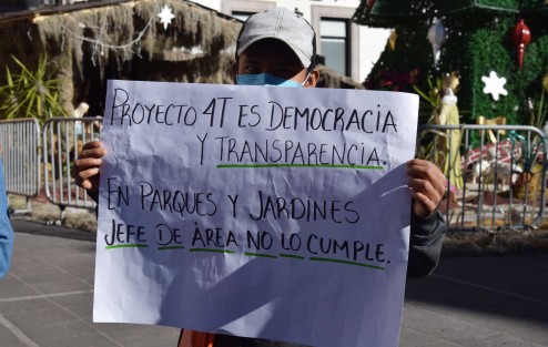 Los inconformes declararon que las plazas se otorgan por sorteo, pero que casualmente los beneficiados resultan ser familiares y allegados a los jefes de área. 