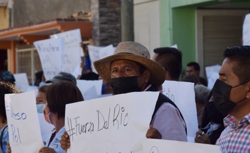 Familiares y amigos de Juan Manuel N, se presentaron en el penal de Pacho Viejo en su apoyo, para exigir su liberación, este lunes en que continúa la audiencia. 