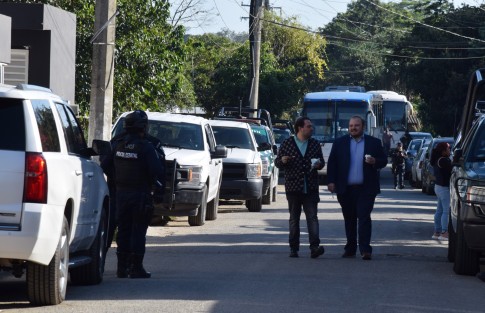 En el lugar también se vio a su abogado, y a otros personajes políticos.